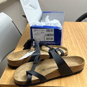 Birkenstock Mayari Sandals in Blaxk